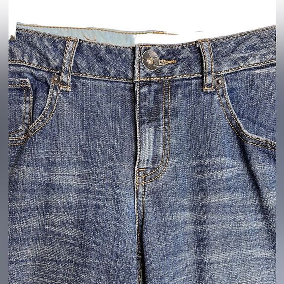 Converse low rise bootcut jeans size 28. - Picture 2 of 5